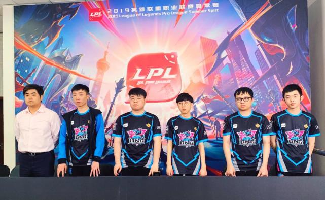 顿火箭的詹 顿火箭的詹