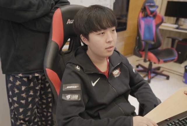 纵深跑动与 纵深跑动与